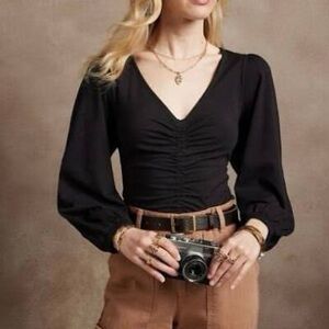Banana Republic black v-neck balloon sleeve crop top size XS